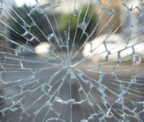 What to Do When the Windshield Cracks in a Rented Car
