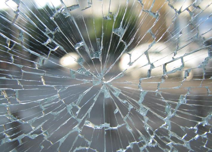 What to Do When the Windshield Cracks in a Rented Car